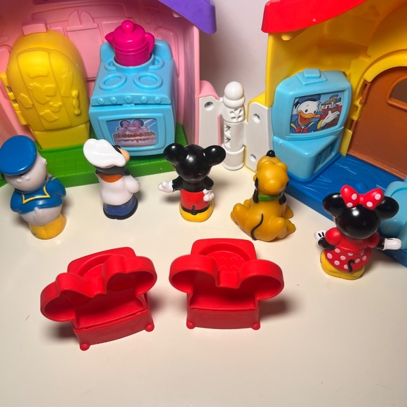 Fisher Price Little People Minnie and Mickey House with Extra Figures and Pluto - Picture 4 of 5